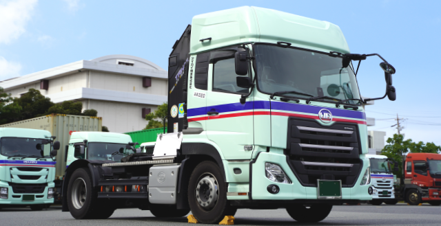 海上コンテナトラクタ